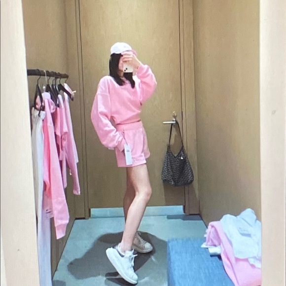 ALO Yoga Pink Cropped Sweatshirt & Shorts Set - Picture 6 of 6